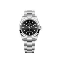 Rolex Oyster Perpetual 36 com bracelete Oyster e mostrador preto brilhante.