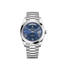 Rolex Day-Date 40 com bracelete President em platina e mostrador azul brilhante. Rolex Day-Date 40 com bracelete President em platina e mostrador azul brilhante.
