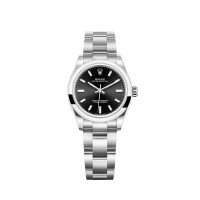 Rolex Oyster Perpetual 31 com mostrador preto brilhante.