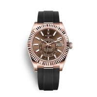 Rolex Sky-Dweller com bracelete Oysterflex em ouro Everose 18 quilates e mostrador chocolate.
